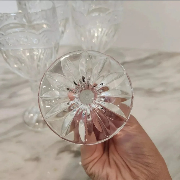 Vintage Set of 4 Oneida Southern Garden Wine/Water Glass - Picture 7 of 12